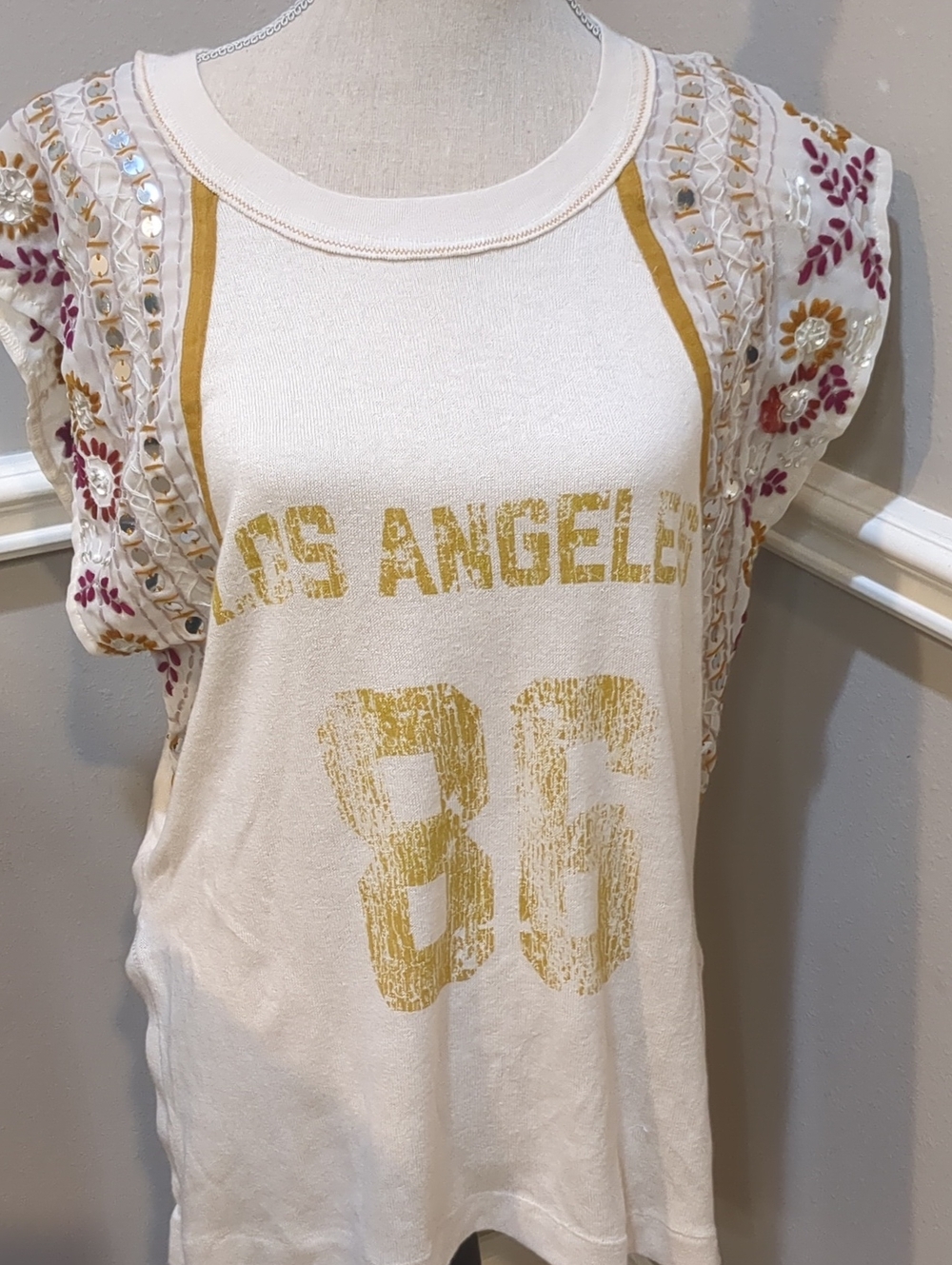 Free People Los Angeles Graphic Embellished Sleeve Women’s Top — Cream & Gold
